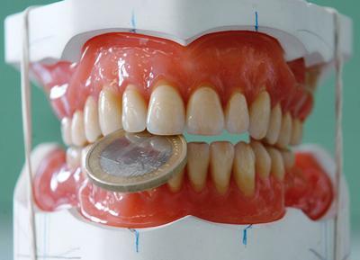 Zahnersatz vom Zahnarzt günstig in Tschechien